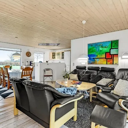 Holiday home 4 Bedroom Awesome In